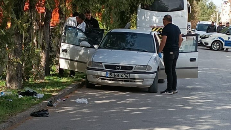 Otomobilin içinde ölü bulundu.